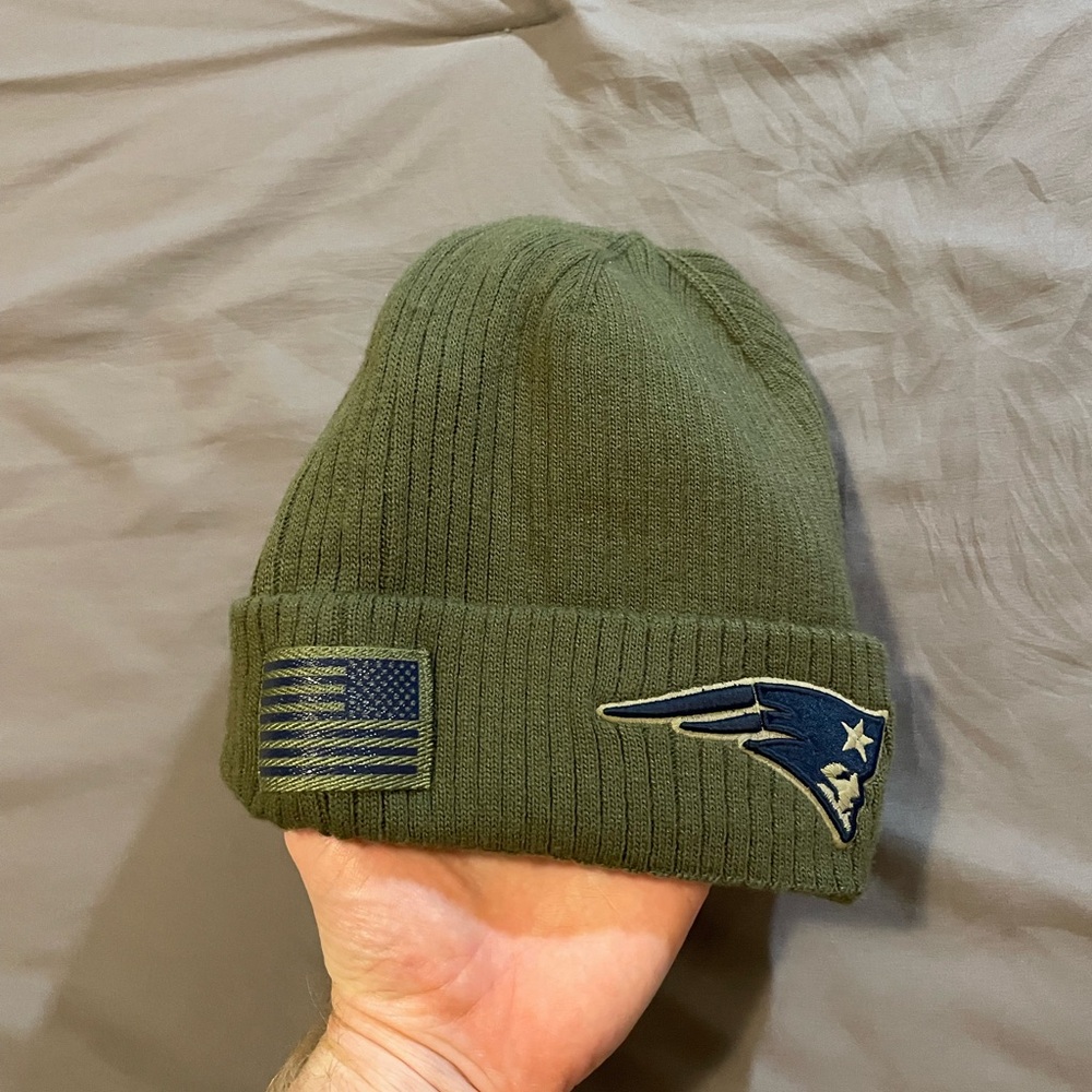New Era Patriots Salute to Service Beanie - Picture 2 of 4